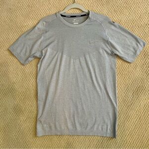 Nike Men's Light Gray Running Dri-Fit Short Sleeve Tee Medium